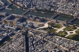 Louvre París de la edición superior recortada.jpg