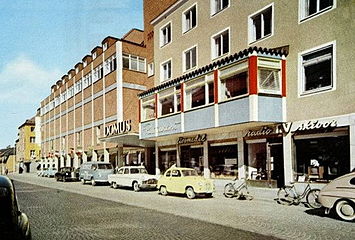 Storgatan på tidigt 1960-tal. Till vänster Tempo och till höger Domus.