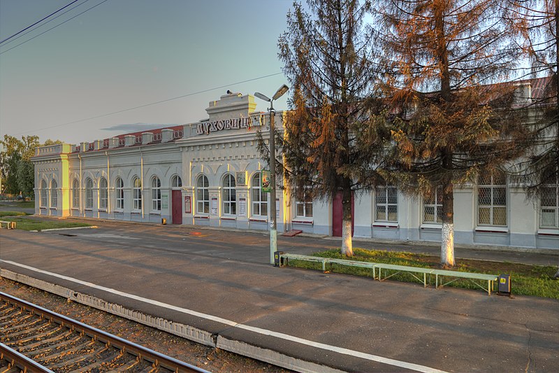 File:Lukhovitsy station 06-13 Moscow-Ryazan railway.jpg