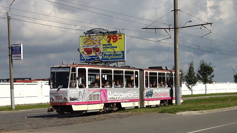 File:Lvov, Knjahnyj, tramvaj II.jpg