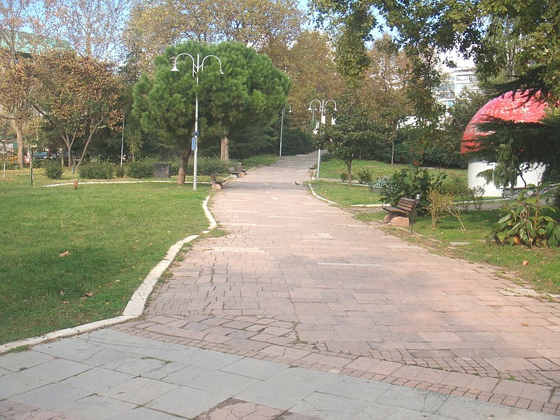 File:Maçka Park 08 (October 2009).jpg