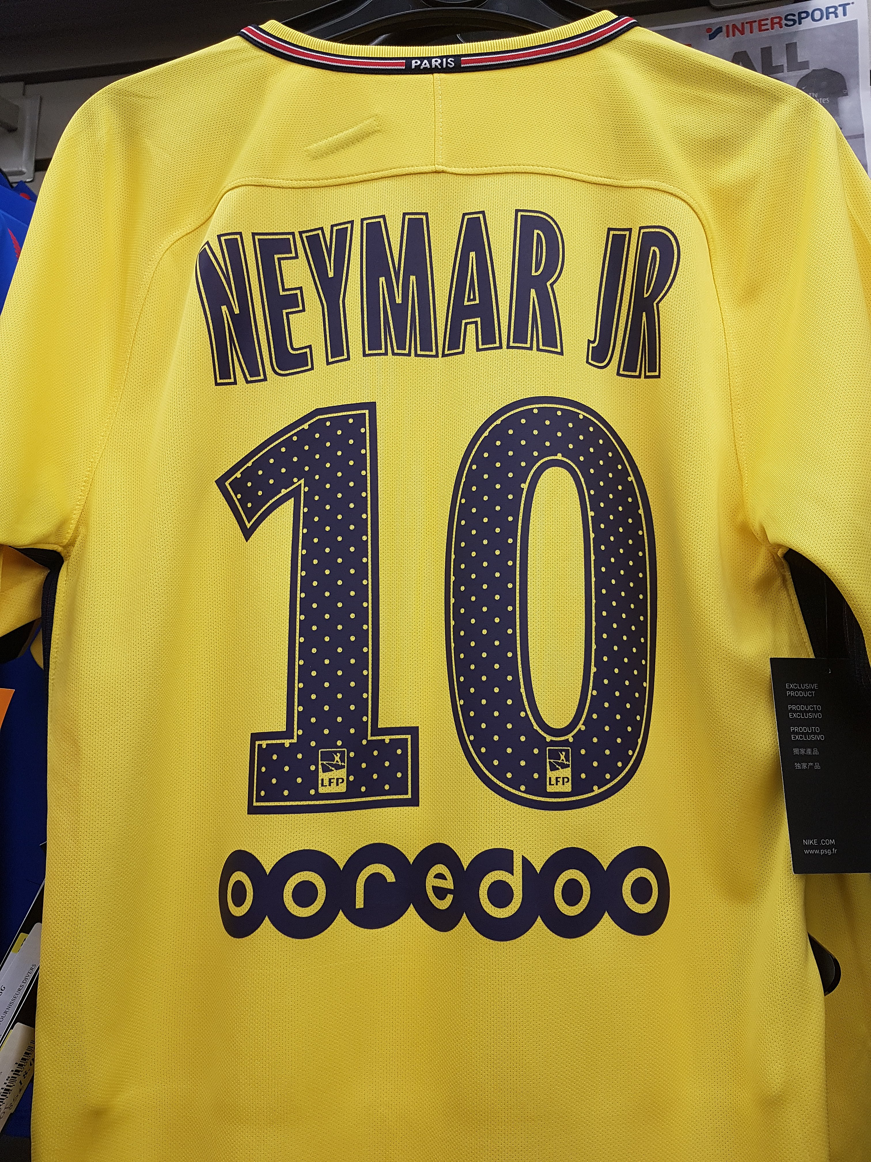 File:Maillot extérieur PSG 2017-2018 Neymar JR.jpg - Wikimedia Commons