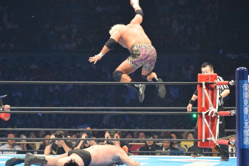 File:Makabe King Kong Knee Drop.jpg