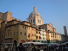 Mantova - Piazza delle Erbe.jpg