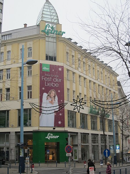 File:Mariahilfer Straße 18 - Möbel Leiner-Haus.jpg