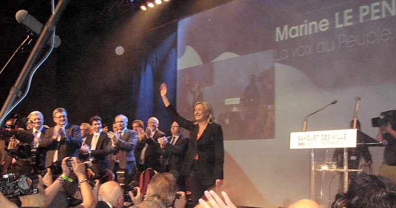 File:Marine Le Pen, meeting de présentation de son projet présidential louis maitrier Paris 10-2011.jpg