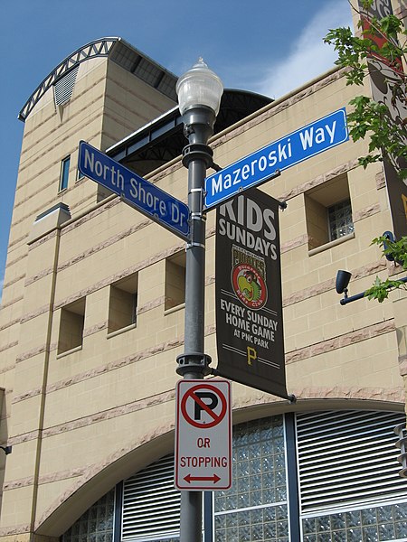 File:Mazeroski Way PNCPark.jpg