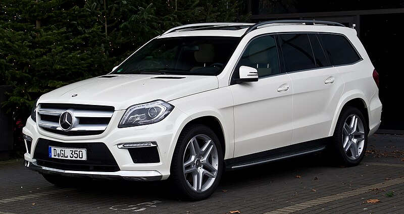 File:Mercedes-Benz GL 350 BlueTEC 4MATIC Sport-Paket AMG (X 166) – Frontansicht, 31. Dezember 2012, Düsseldorf.jpg