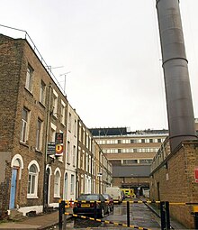 Mount Terrace, Whitechapel: built from bricks made from Whitechapel Mount Mount Terrace, Whitechapel - geograph.org.uk - 2284290.jpg