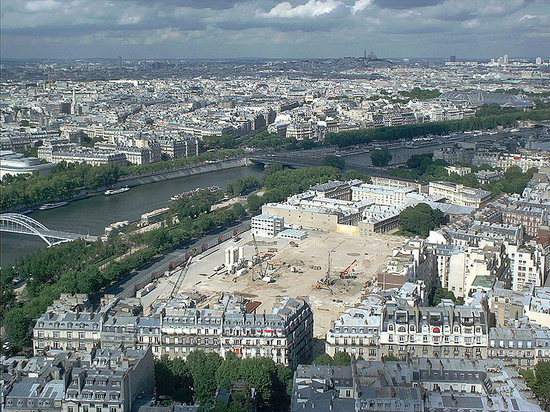 File:Musée du quai Branly under construction, Paris May 2000.jpg