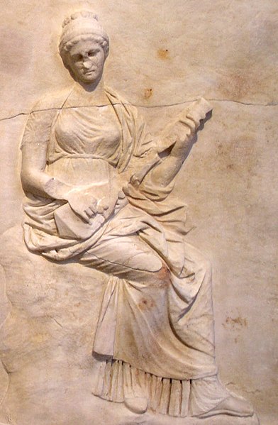 File:Muse with Πανδούρα Pandura Pandora Panduris ancient Greece old guitar Athens IV BCE siglo IV AEC.jpg
