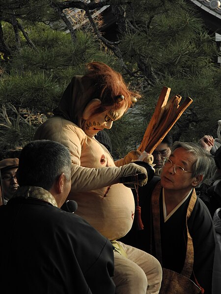 File:Oni odori in Rozanji temple2.JPG