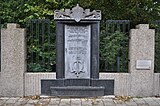 Monument voor Burgerslachtoffers WO II van Ir. Ferdinand Jantzen uit 1946 bij de ingang van het Vondelpark.