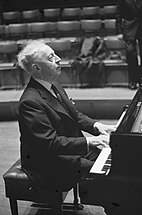 Optreden Arthur Rubinstein in Concertgebouw, Bestanddeelnr 913-5228.jpg