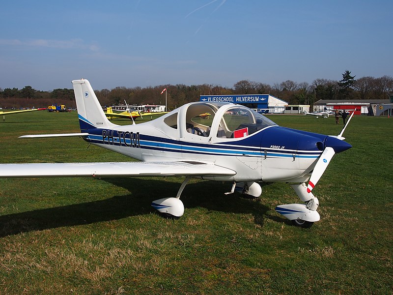 File:PH-TCM, Tecnam P2002 Sierra at Hilversum Airport (ICAO EHHV), photo3.JPG