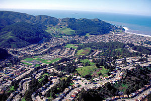 Zračni pogled Pacifica California.jpg