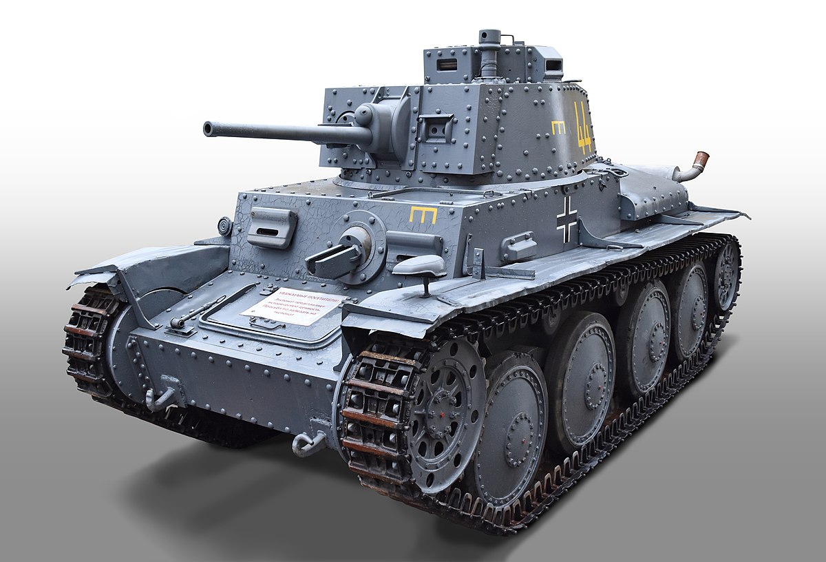 File:Panzer38t 44 yellow – Vadim Zadorozhny Tecnical Museum noBG 