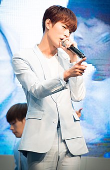Park Seung-jun performing at KBS Cool FM in July 2016 02.jpg