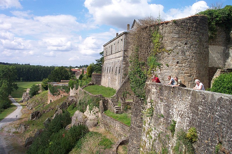 File:Parthenay2008 038.jpg