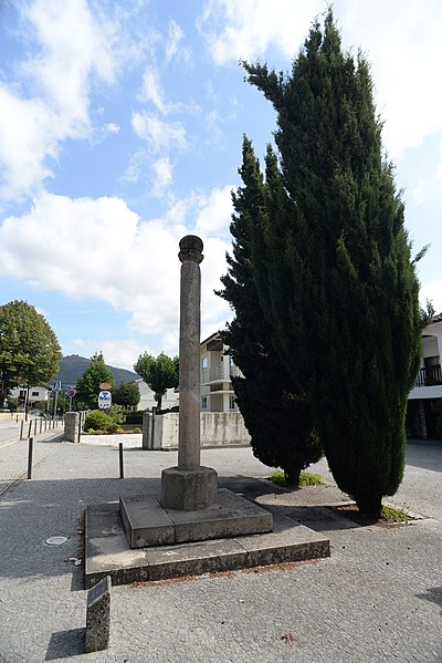 File:Pelourinho do Burgo.jpg