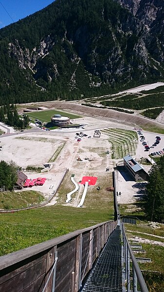 File:Planica 2016 - Pot navzgor 3.jpg