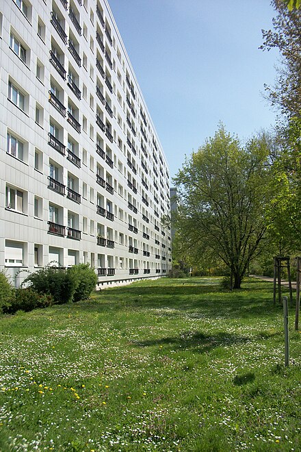 Renovated P2/10 on Mollstrasse, Berlin Plattenbau P2.jpg