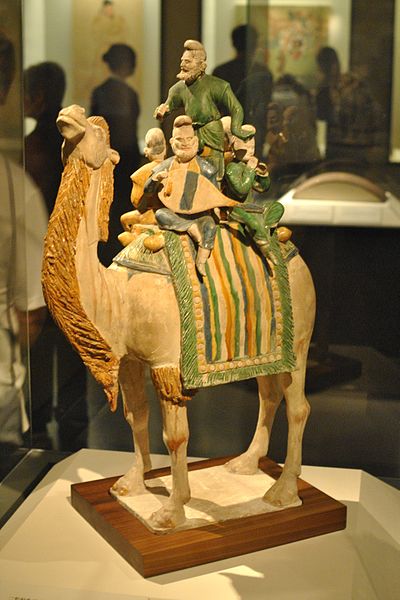 File:Polychrome glazed tomb figurine of a troupe of musicians on a camel, NMC.jpg