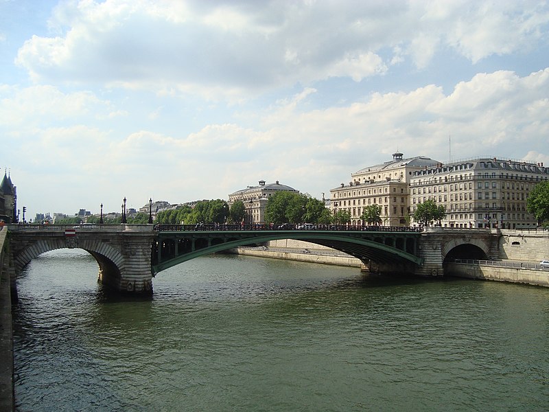 File:Pont Notre-Dame.JPG