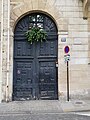 Porte de l'hôtel du 13 quai d'Anjou, Paris.jpg