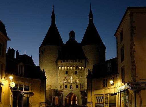 Porte de la Craffe de nuit