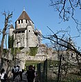 Français : Vue de la tour César à Provins depuis la rue de la Pie.