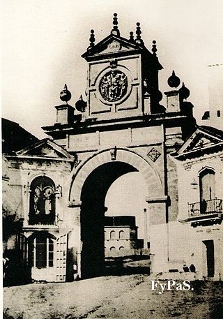 <span class="mw-page-title-main">Puerta Real (Seville)</span> Former city gate of Seville, Spain