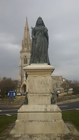 File:Queen Victoria's Statue and St.John's Church, Weymouth (25423236260).jpg