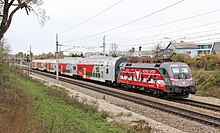 R 2338 in Perchtoldsdorf, geschoben von 1116.138 „50 Jahre Heeressport“