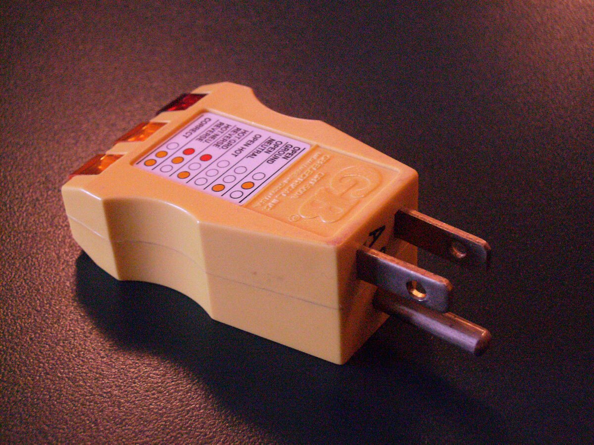 https://upload.wikimedia.org/wikipedia/commons/thumb/7/78/Receptacle_tester.jpg/1200px-Receptacle_tester.jpg