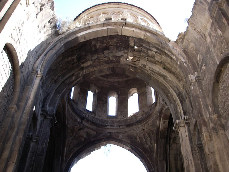 File:Remains of a Georgian church Oshki.jpg