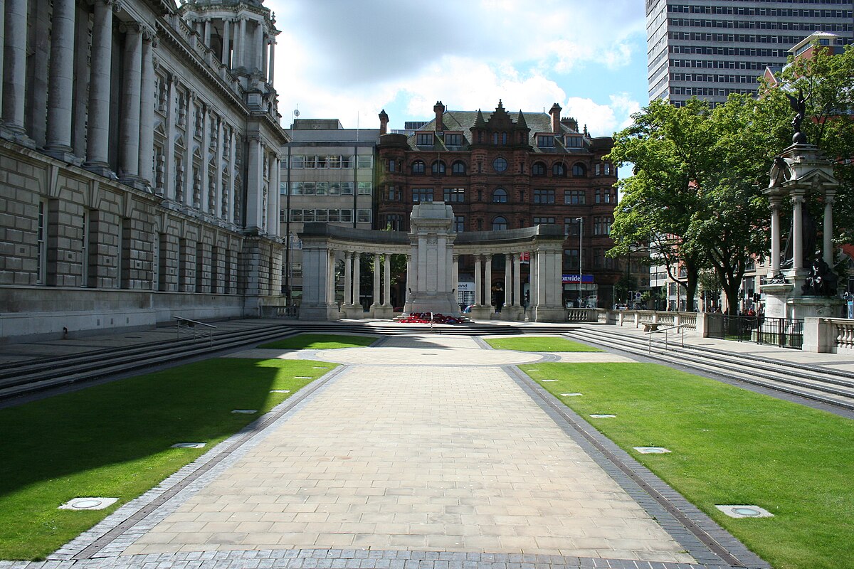 Площадь виктории. Северная Ирландия Donegal Square. Площадь Донегалл в Белфасте. Белфастская сопротивлением. Площадь Донегалл в Белфасте на английском перевод.