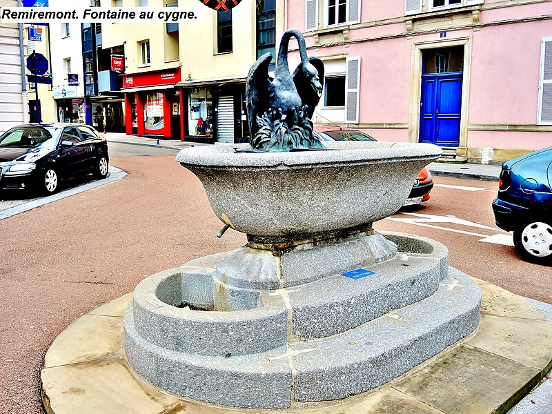 File:Remiremont. Fontaine au cygne. 2013-12-08.JPG