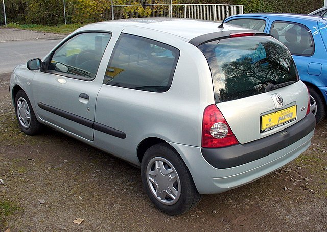 File:Image Renault Clio II Phase II 1.2 Privilège front.JPG