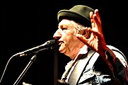 Deutsch: Georg Ringsgwandl (D), Bühne Sebalder Platz, 40. Musikfestival Bardentreffen 2015 in Nürnberg, Deutschland English: Georg Ringsgwandl (D), Sebald Square stage, 40th music festival 'Bardentreffen' 2015 at Nuremberg, Germany Festivalsommer This photo was created with the support of donations to Wikimedia Deutschland in the context of the CPB project "Festival Summer". Deutsch ∙ English ∙ español ∙ français ∙ italiano ∙ português ∙ sicilianu ∙ svenska ∙ Türkçe ∙ беларуская (тарашкевіца) ∙ македонски ∙ українська ∙ +/−