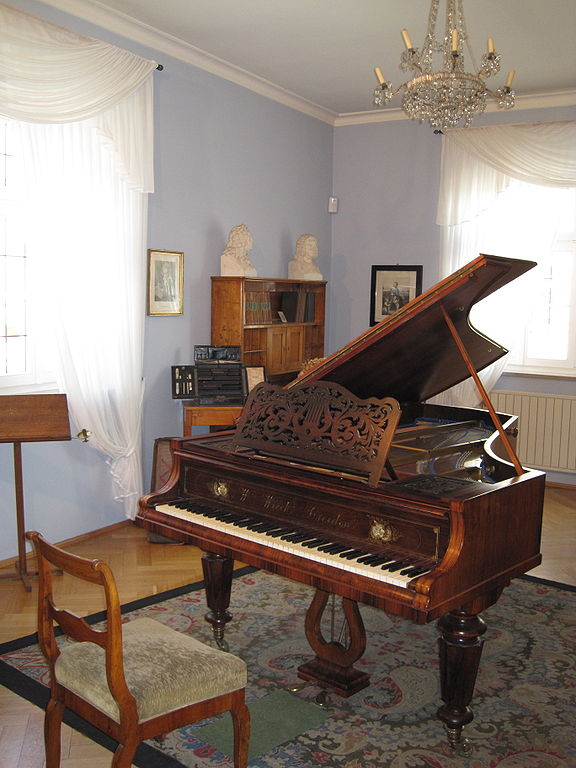 シューマンの生家にある音楽室（現シューマン博物館）Wikipediaより