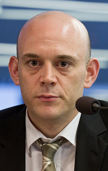 File:Robert Dölle 2013 Cologne crop.jpg