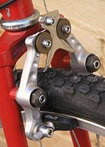 Miniatuur voor Bestand:Roller Cam Bicycle Brake Front crop.JPG