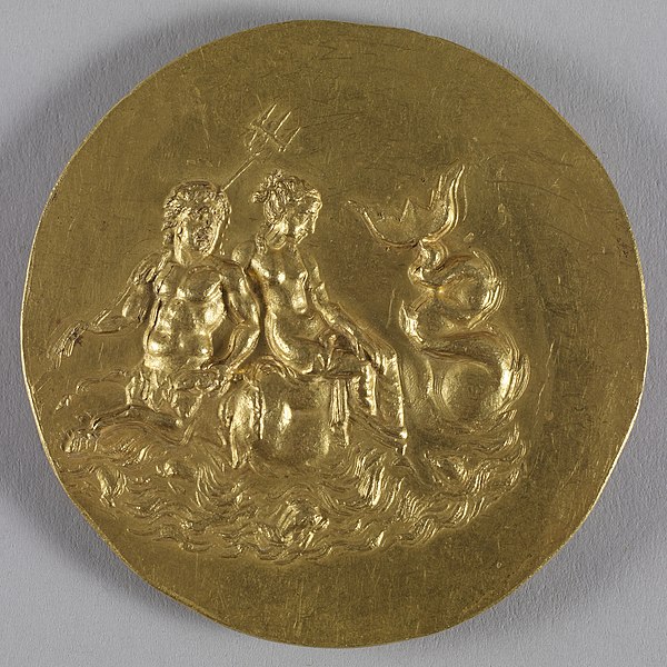 File:Roman - Medallion with Olympias - Walters 592 - Reverse.jpg