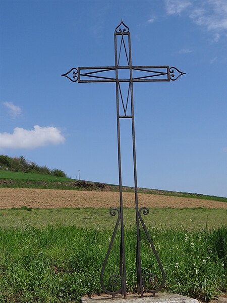 File:Rontalon 22-Croix de la Brosse ou Croix Sainte-Yvette.JPG