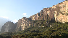 Vue de la « Rampe », principale voie d'accès au sommet du mont Roraima.