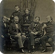 Russische schrijvers: Grigorovitsj (midden-boven) naast Lev Tolstoj, beneden v.l.n.r.: Gontsjarov, Toergenjev, Droezjinin en Ostrovski. Foto Levitski, 1856.