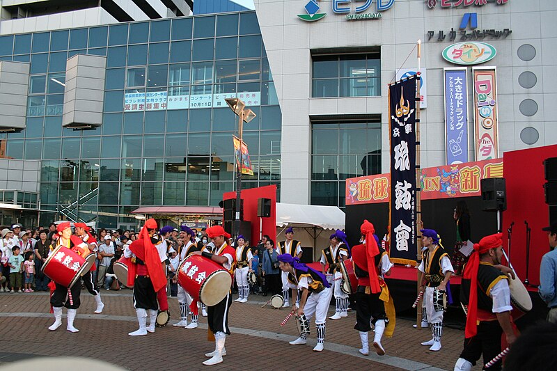 File:Ryukyu Matsuri in Shin-Nagata Oct09 179.JPG