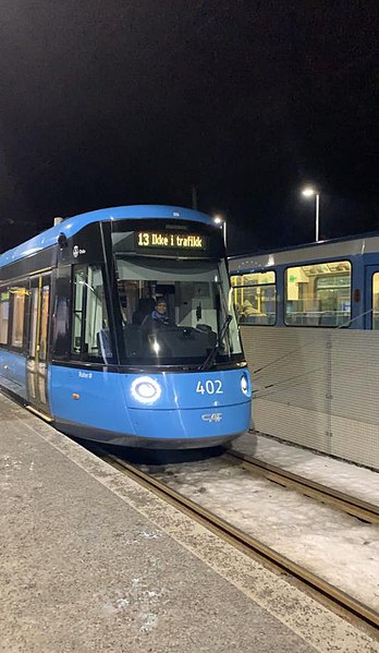 File:SL18 at Holtet Tram Station.jpg