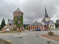 La Tou de Mailly et l'église Saint-Léger.